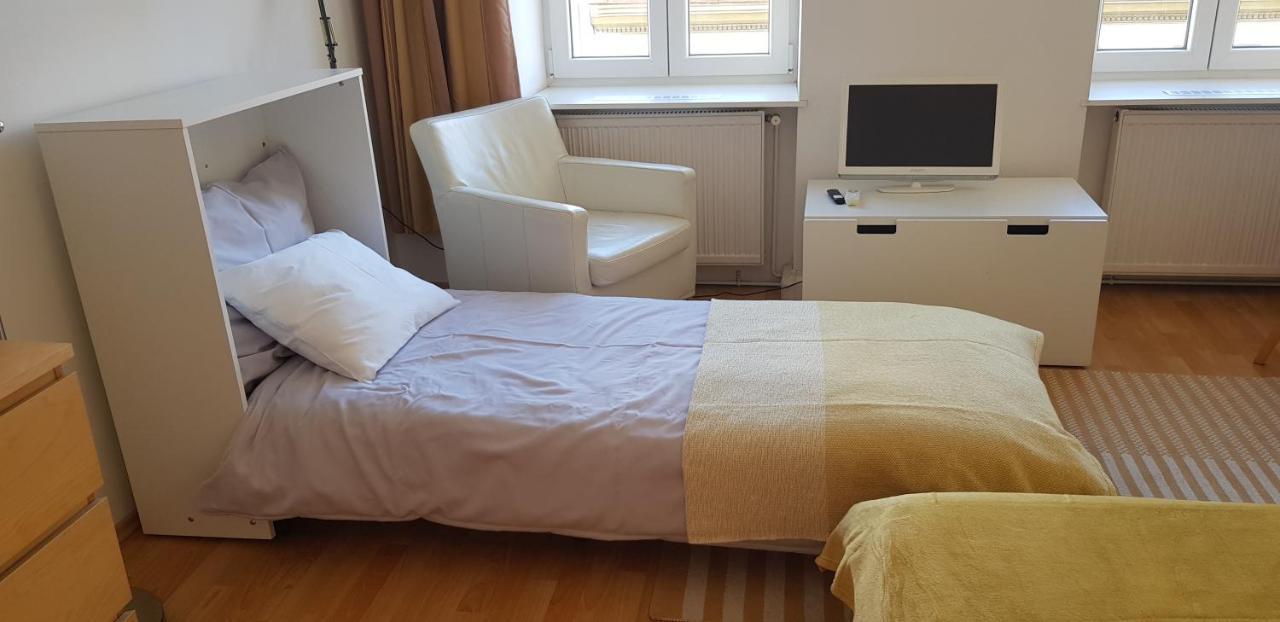 Schubert Park Apartment Near Volksopera Виена Екстериор снимка