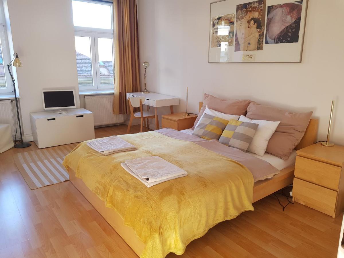 Schubert Park Apartment Near Volksopera Виена Екстериор снимка
