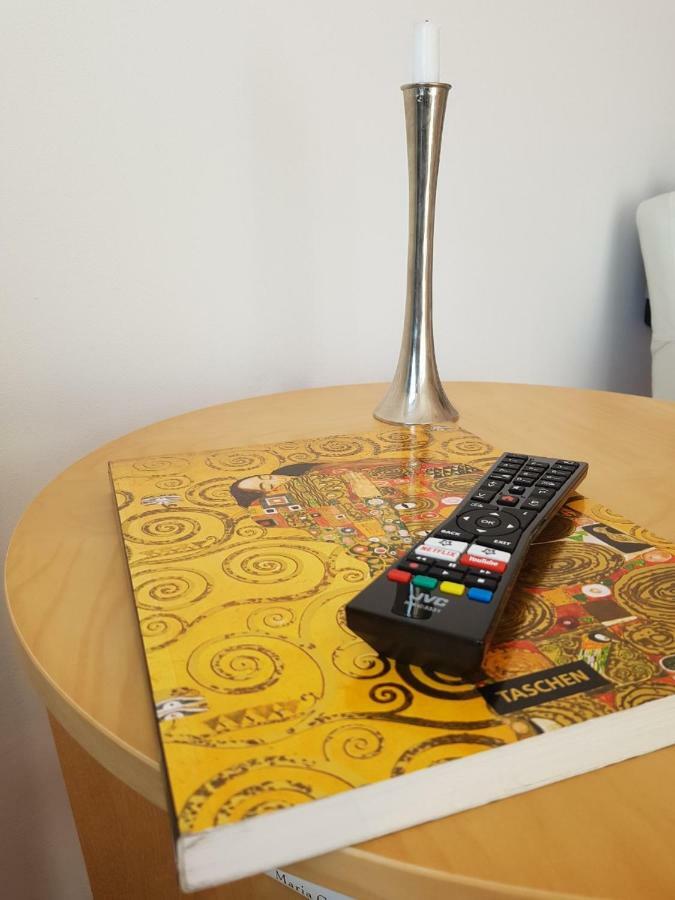 Schubert Park Apartment Near Volksopera Виена Екстериор снимка
